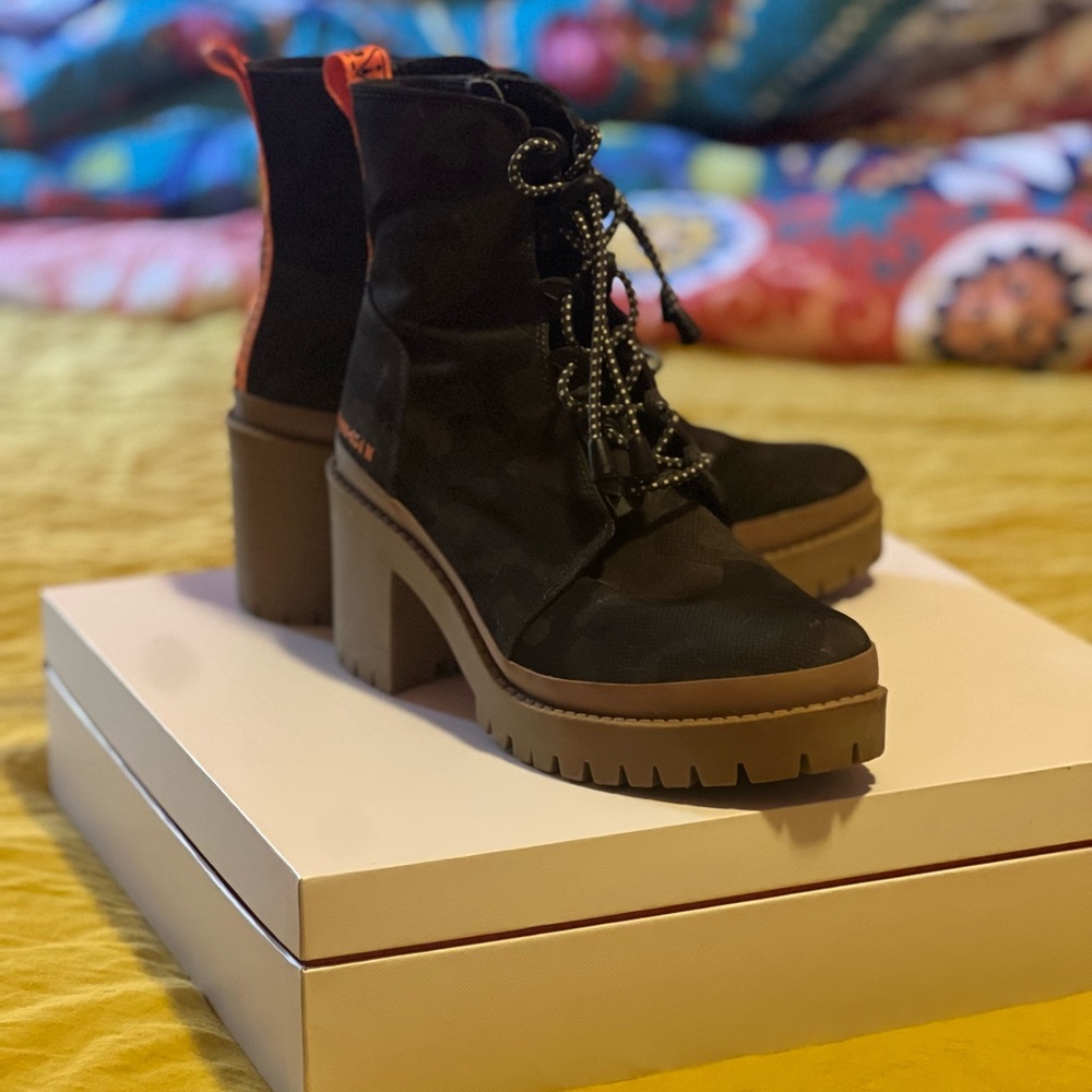 Steve Madden Platform Boots Camo & Orange 9.5